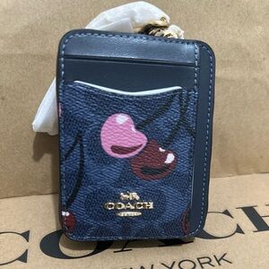 🍒🍒🎀Coach Zip Card Case In Signature Canvas With Cherry Print